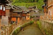 用“村寨”造句