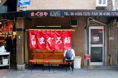 用“行为艺术”造句