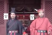 用“交口称誉”造句