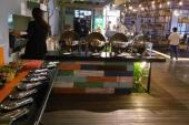 用“自助餐厅”造句
