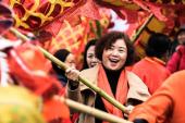 用“东看西看”造句