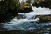 用“出山泉水”造句