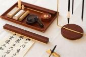 用“书案”造句